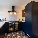 Windermere Luxury View Hideaway, Pet Friendly, Free Parking Appartement