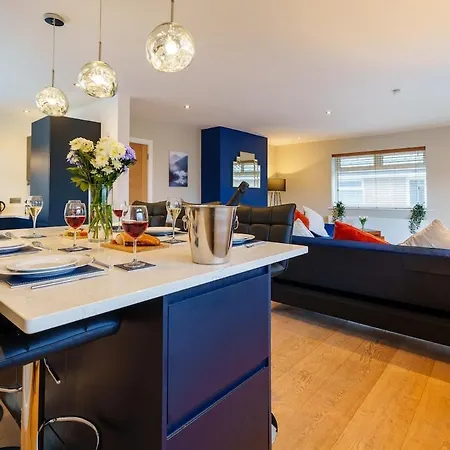 Windermere Luxury View Hideaway, Pet Friendly, Free Parking Apartment