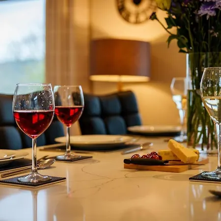 Windermere Luxury View Hideaway, Pet Friendly, Free Parking Apartment *
