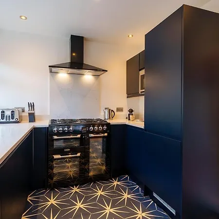 Windermere Luxury View Hideaway, Pet Friendly, Free Parking Apartment