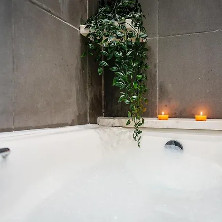 Windermere Luxury View Hideaway, Pet Friendly, Free Parking