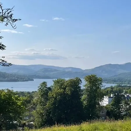 Windermere Luxury View Hideaway, Pet Friendly, Free Parking * Bowness-on-Windermere