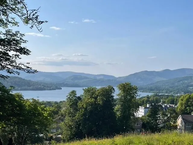 Windermere Luxury View Hideaway, Pet Friendly, Free Parking * Bowness-on-Windermere